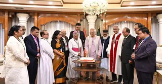 বড়দিন উপলক্ষে ধর্মীয় নেতাদের সঙ্গে প্রধান উপদেষ্টার শুভেচ্ছা বিনিময়